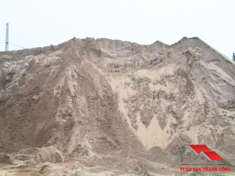 Cát đen xây dựng được sử dụng phổ biến để trộn vữa xây trát, san lấp mặt bằng