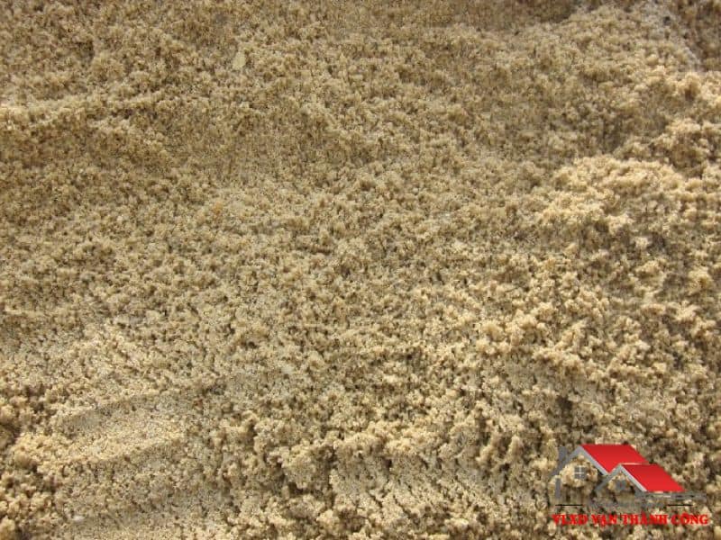 Sử dụng cát san lấp để san lấp mặt bằng sẽ giúp nền móng công trình vững chắc hơn