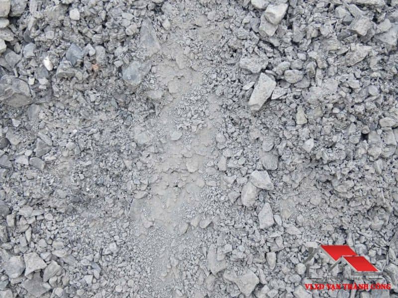 Đá 0x4 loại 1 có màu xanh đặc trưng và giá thành cao hơn loại 2