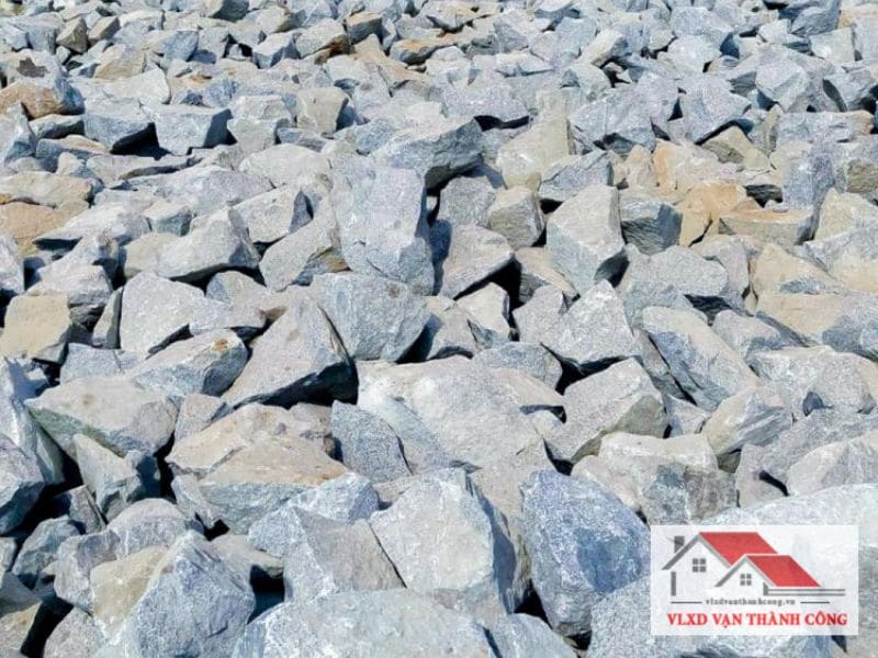 Đá 5x7 hay còn gọi là đá hộc, thường dùng cho đúc bê tông cầu móng