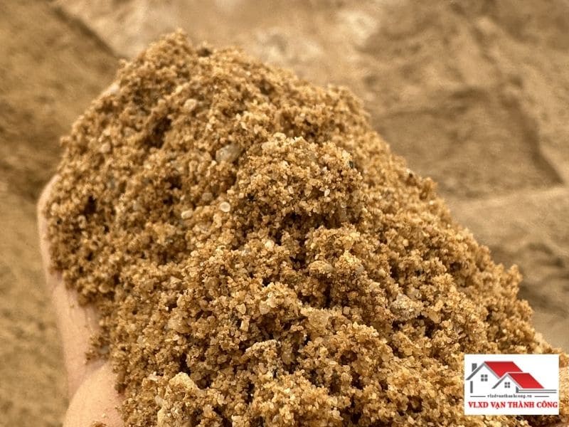 Cát vàng tự nhiên là loại cát sông được hình thành từ quá trình phong hóa các khối đá giàu thạch anh